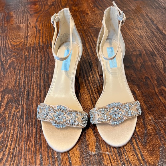 NEW Betsey Johnson Rhinestone Champagne Chunky Heels 6.5 Wedding Party Satin - Picture 7 of 13